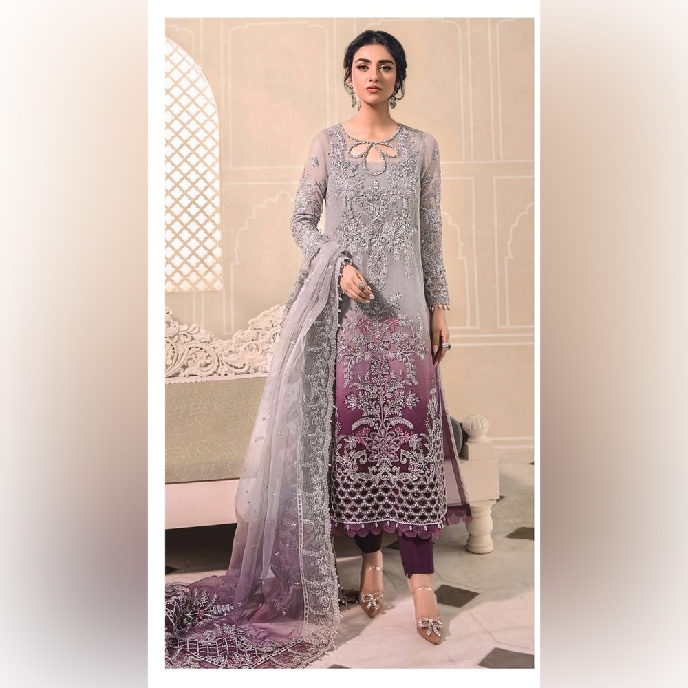 Chic Embroidered Long Sleeve Dress in Gray and Purple